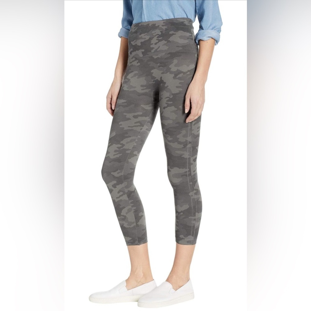 Spanx Look at Me Now Seamless Cropped Leggings in Sage Camo size M - Picture 2 of 11